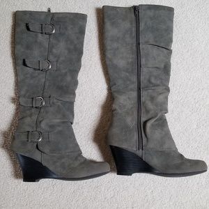 Union Bay wedged boots. Size 8